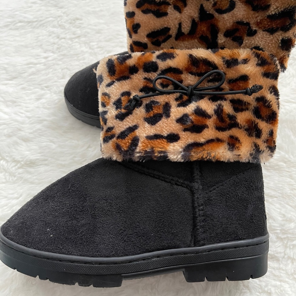 NWOT BEBE Girls Cheetah Print Boots